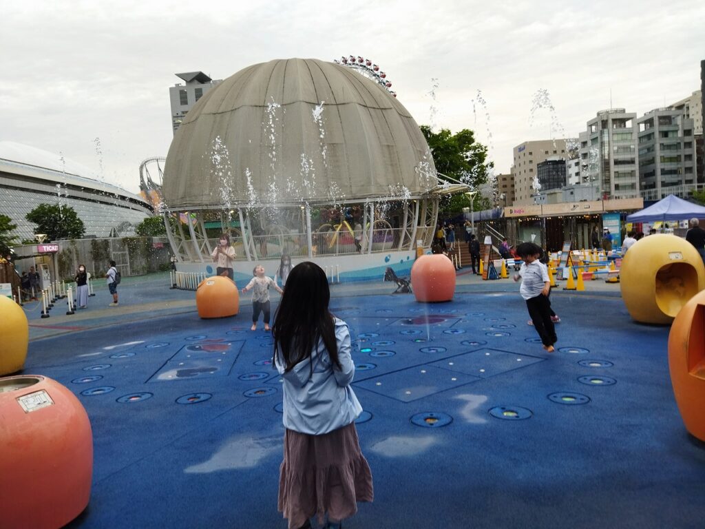 【文京区】東京ドームシティアトラクションズ子供の遊び場キッズスペース遊園地で水浸しになった件